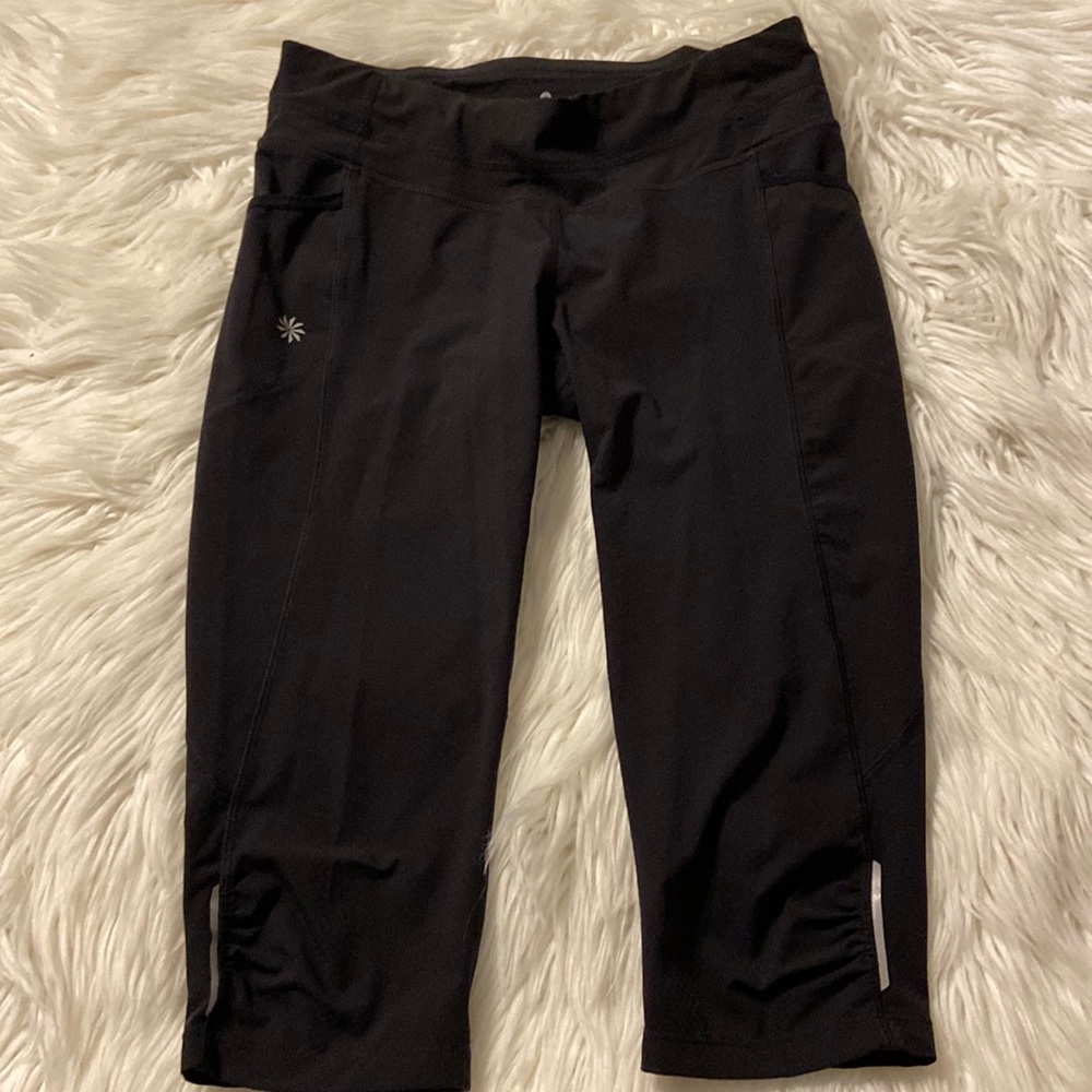 Athleta Black Capri Short Workout inseam 16” excellent condition